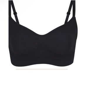SKIMS  SEAMLESS SCULPT
BRALETTE